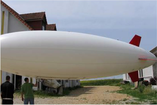 10-m-rc-blimp-final-preparations-before-flight